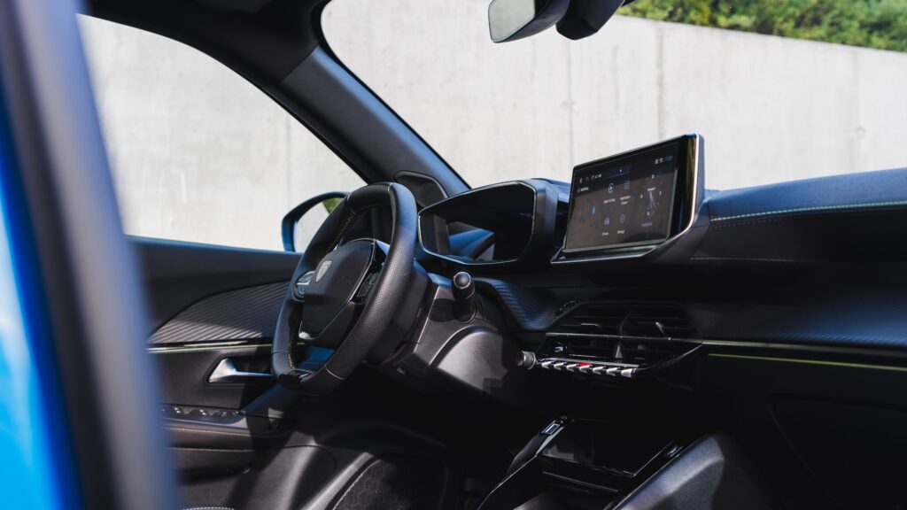 Peugeot E-2008 GT 2024