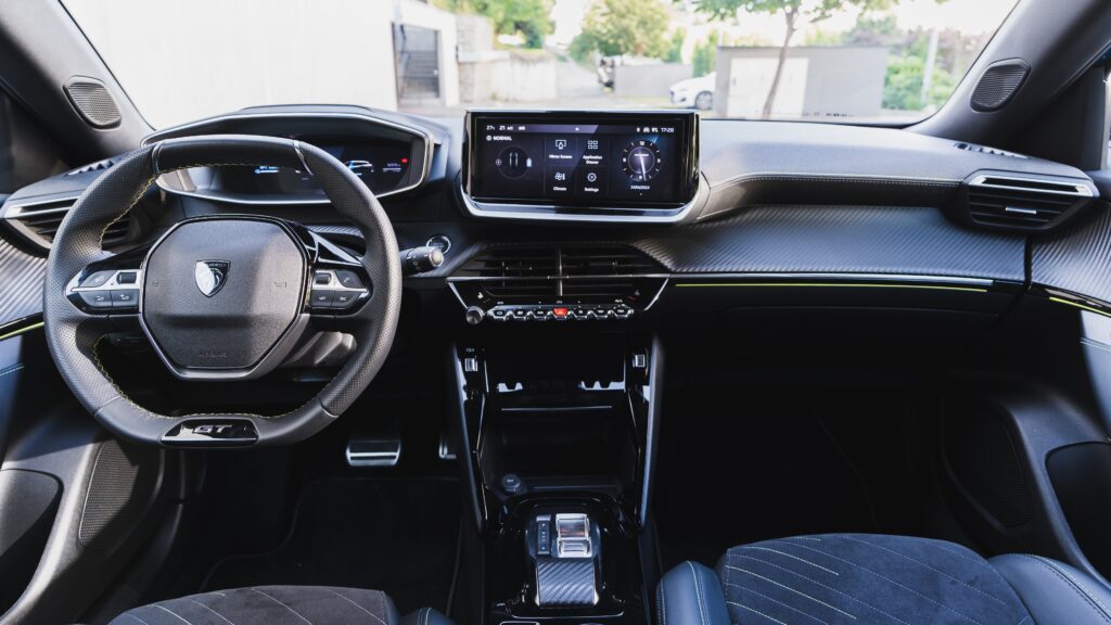 Peugeot E-2008 GT 2024