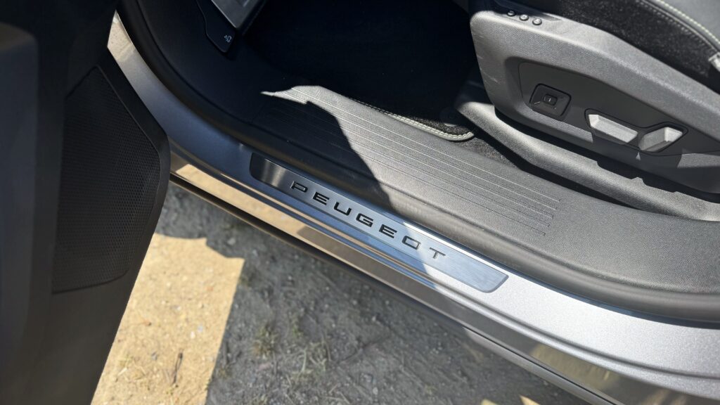 Peugeot E5008 Dual