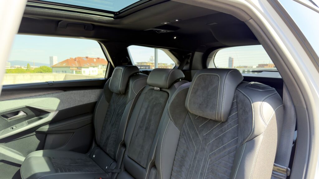 Peugeot E-5008 Long Range