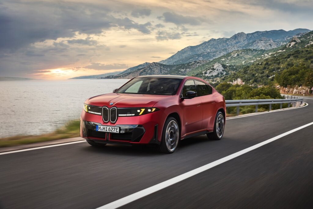 BMW iX4 Novinka